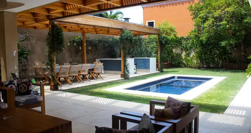 Casa com 290 metros², 3 quartos, piscina e churrasqueira em estuário - santos - sp