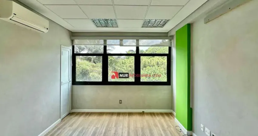 Sala comercial com 53,19m², 3 ambientes + copa e wc. ar cond., 1 vaga.