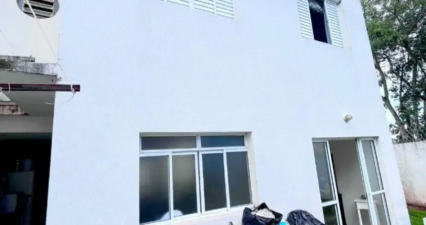 Casa á venda com 3 dormitórios, com vagas garagem em cotia / sp