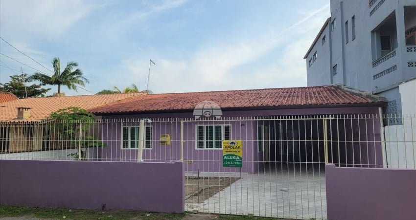 Casa com 3 quartos para alugar na RUA 732 XOKLENG, 96, Itapema do Norte, Itapoá