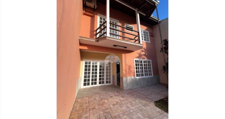 Casa com 3 quartos à venda na Rua Benjamin Constant, 767, América, Joinville