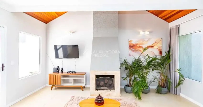 Casa em condomínio fechado com 4 quartos à venda na Rua Virgínia Dalabona, 1202, Orleans, Curitiba