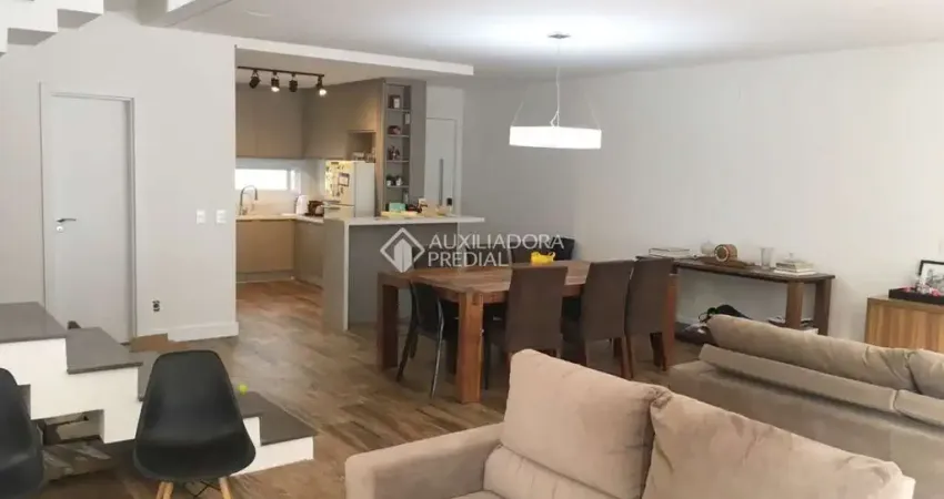 Casa em condomínio fechado com 3 quartos à venda na Rua Doutor Ney de Castilhos Ferreira, 300, Pedra Redonda, Porto Alegre