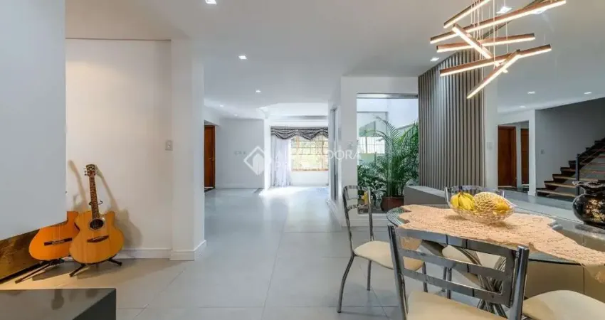 Casa com 4 quartos à venda na Rua Miracema, 297, Chácara das Pedras, Porto Alegre