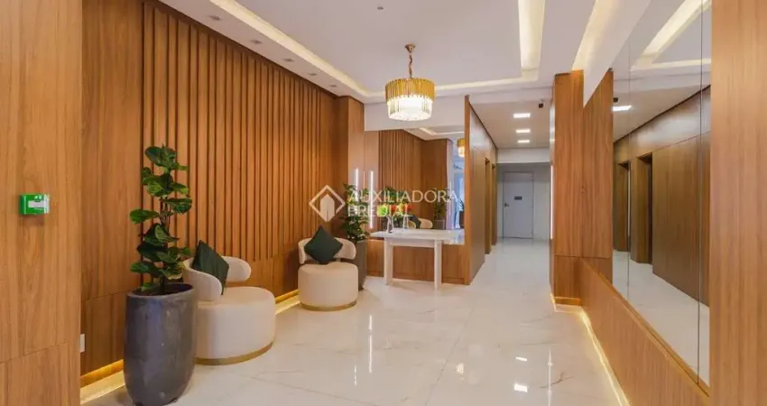 Apartamento com 3 quartos à venda na Rua Roque Calage, 247, Passo da Areia, Porto Alegre