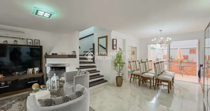 Casa em condomínio fechado com 3 quartos à venda na Rua Doutor Barbosa Gonçalves, 230, Chácara das Pedras, Porto Alegre