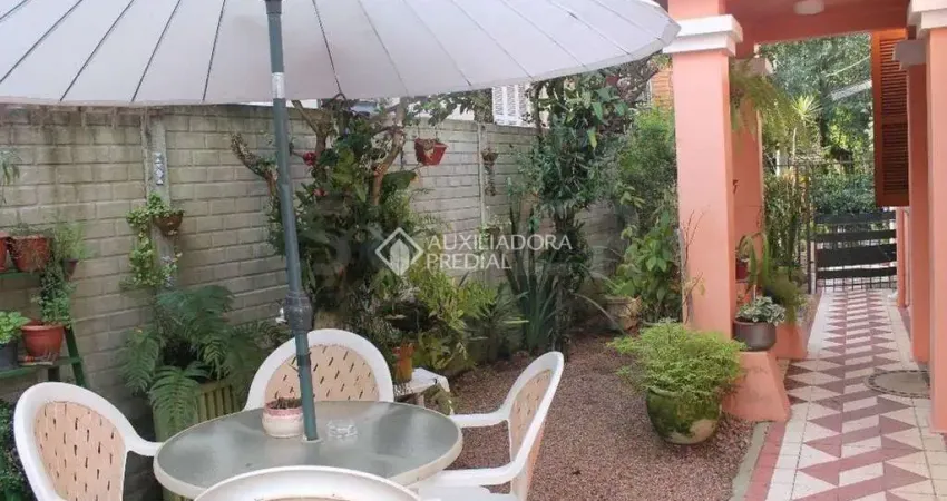 Casa com 4 quartos à venda na Avenida Arnaldo Bohrer, 71, Teresópolis, Porto Alegre