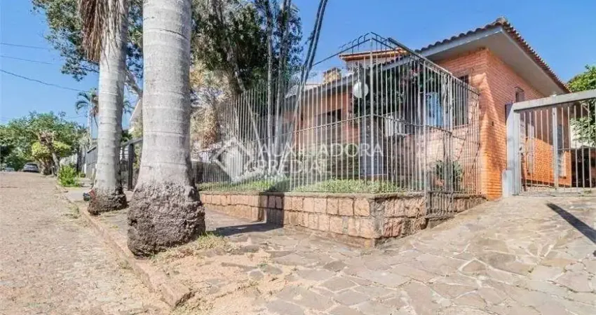 Casa com 4 quartos à venda na Rua Professor Fernando Carneiro, 112, Três Figueiras, Porto Alegre