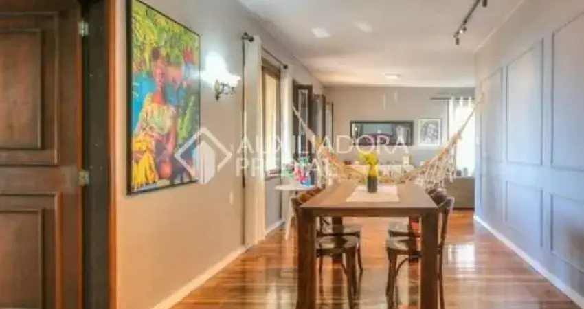 Casa com 6 quartos à venda na Avenida Taquary, 175, Cristal, Porto Alegre