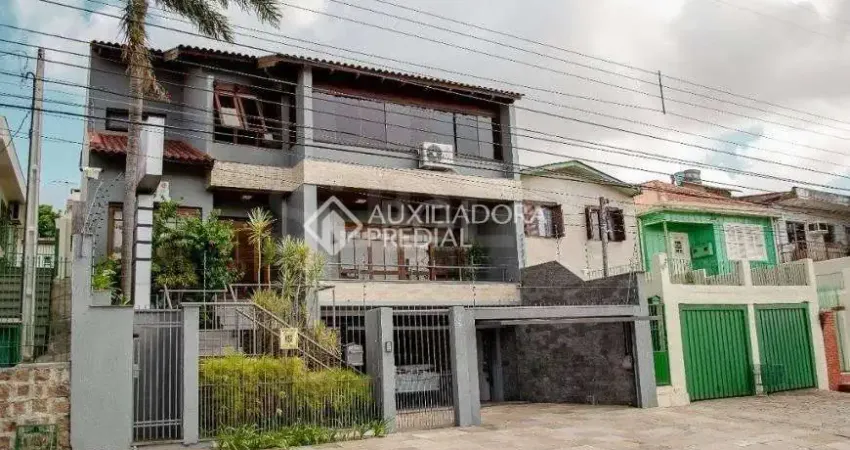 Casa com 5 quartos à venda na Avenida Circular, 361, Chácara das Pedras, Porto Alegre