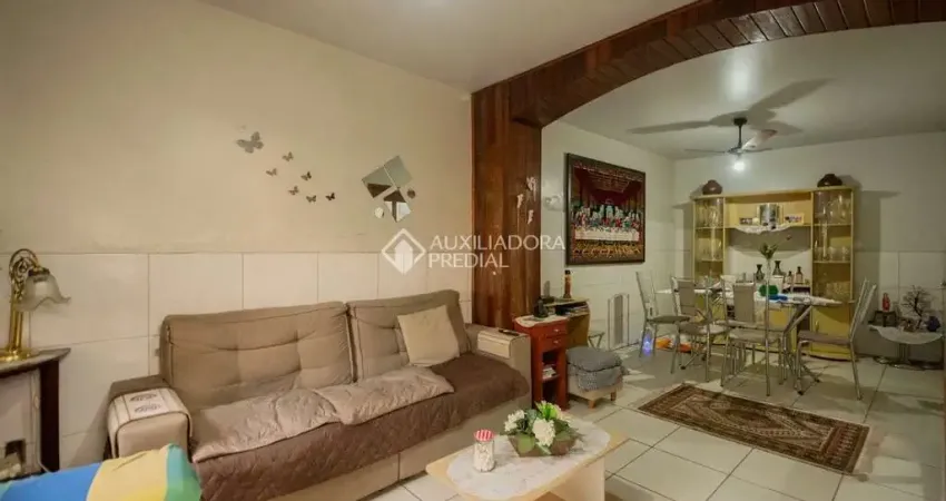 Casa com 3 quartos à venda na Beco Andaraí, 614, Passo da Areia, Porto Alegre