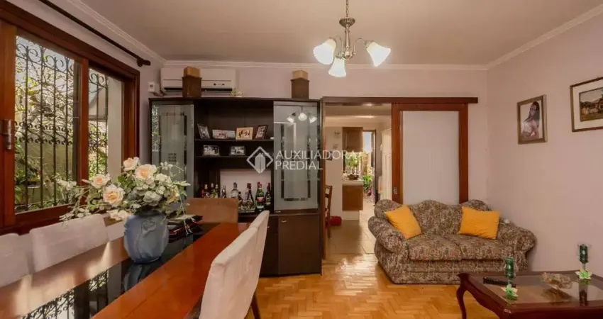 Casa com 4 quartos à venda na Rua Sorocaba, 69, Passo da Areia, Porto Alegre