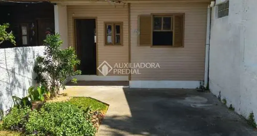 Casa com 2 quartos à venda na Praça Frederico Westphalen, 79, Cavalhada, Porto Alegre