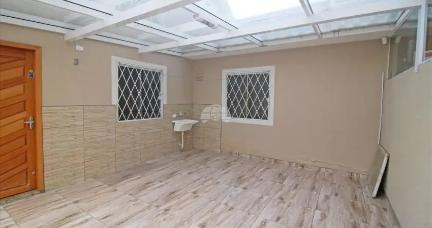 Casa com 2 quartos para alugar na Rua Zacarias Gomes de Souza, 839, Uberaba, Curitiba