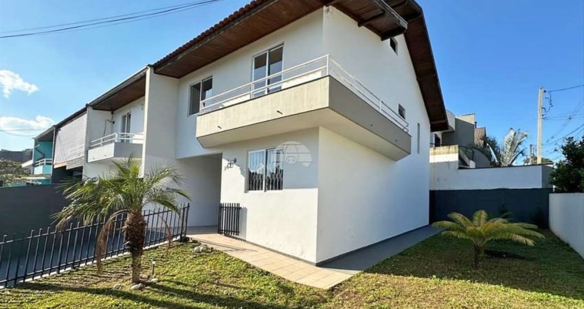 Casa com 3 quartos para alugar na Rua José Mário de Oliveira, 262, Bacacheri, Curitiba