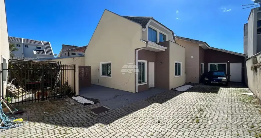 Casa com 3 quartos para alugar na Rua Vereador Antônio Giacomassi, 342, Alto Boqueirão, Curitiba