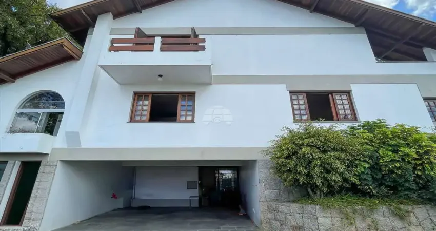 Casa com 3 quartos para alugar na Rua Doutor Roberto Barrozo, 1.783, Centro Cívico, Curitiba