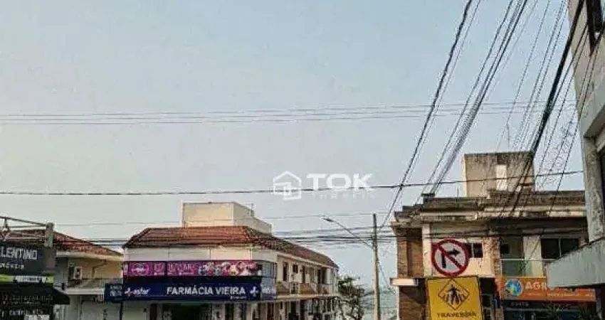 Sala Comercial à poucos metros do mar com 98m² em Balneário Piçarras SC