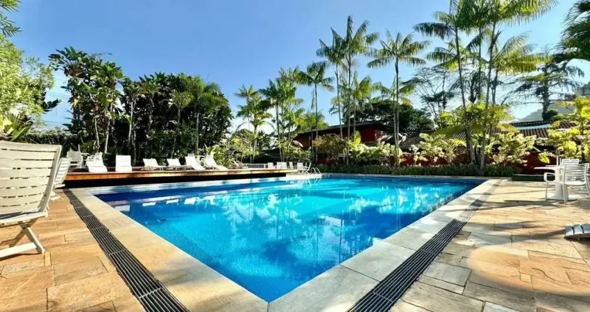 Charme atemporal e conforto em condomínio fechado | praia de camburi