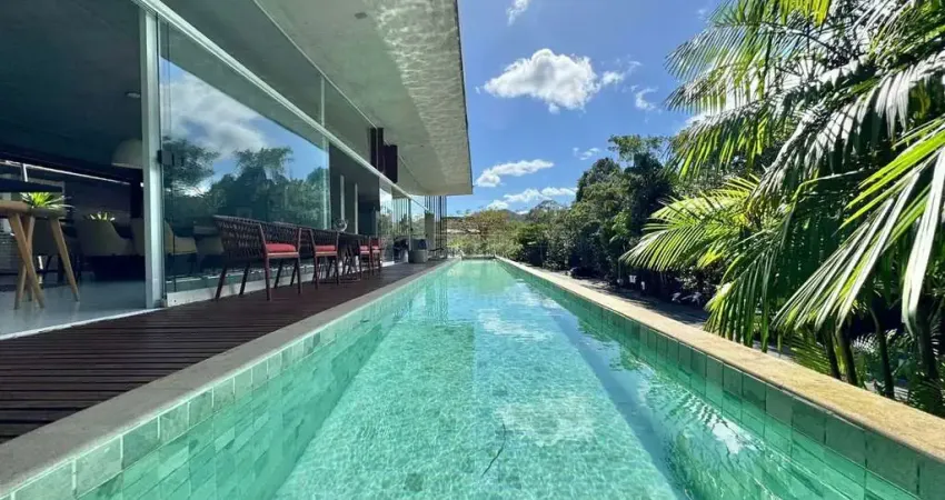 Residência contemporânea com raia privativa | praia da baleia