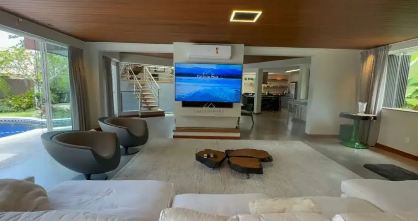 Casa cinematográfica: um ícone de alto padrão | praia da baleia