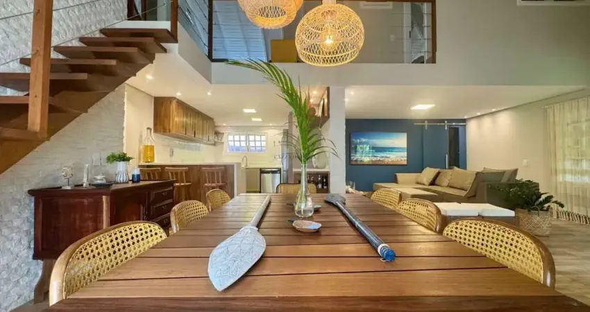 Residência em condomínio fechado à 200m da praia de camburizinho!