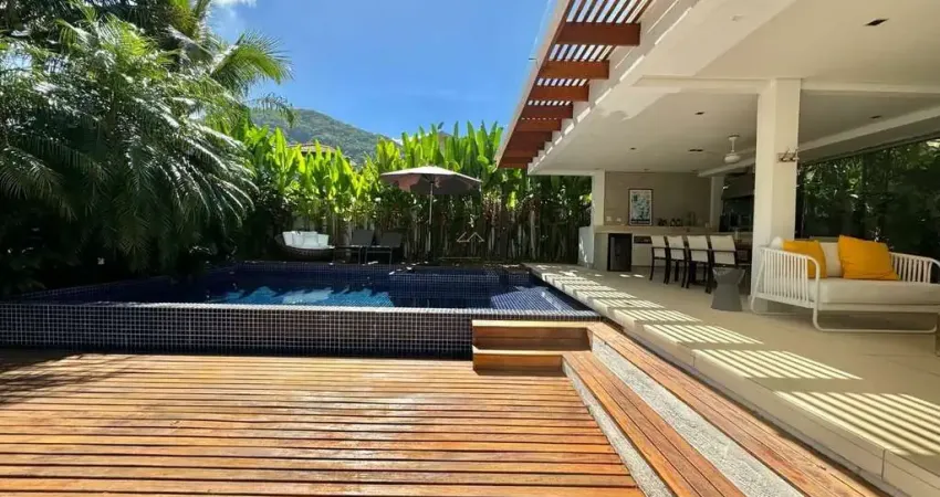 Elegância tropical com design contemporâneo | praia da baleia