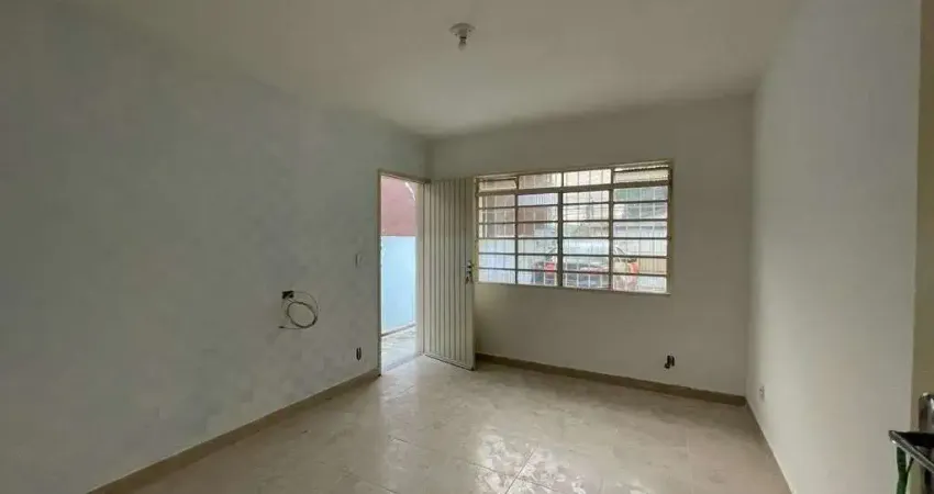 Casa com 3 dormitórios para alugar, 140 m² por R$ 3.300,00/mês - Jardim Regina Alice - Barueri/SP