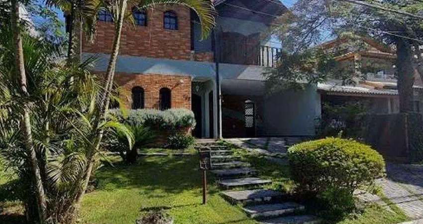 Casa à venda em santana de parnaíba, morada dos pinheiros (aldeia da serra), com 4 quartos