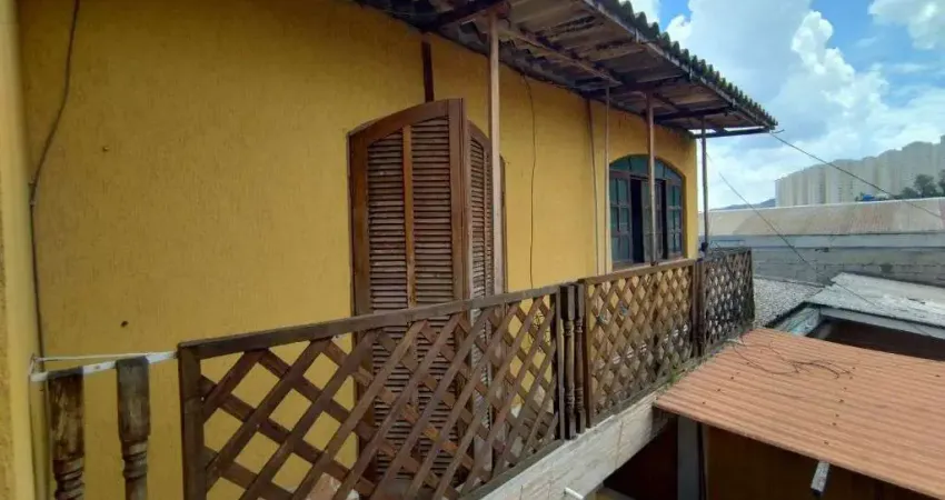 Sobrado com 3 dormitórios para alugar, 90 m² por R$ 2.520,56/mês - Vila São João - Barueri/SP