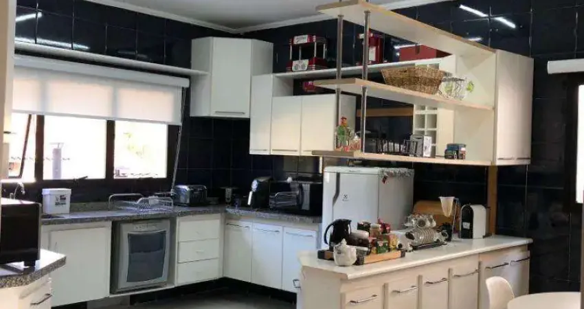 Casa à venda em santana de parnaíba, residencial onze (alphaville), com 3 suítes, com 350 m²