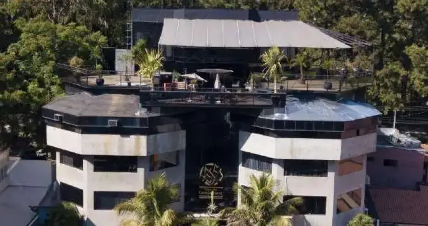 Conjunto à venda em cotia, jardim lambreta, com 311 m², edifício granja tower