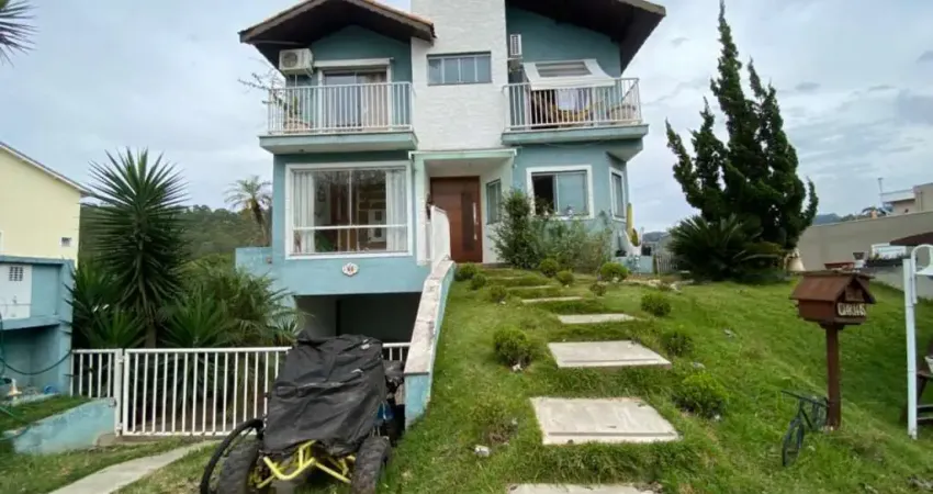 Sobrado com 4 dormitórios à venda, 180 m² por R$ 1.600.000,00 - Suru - Santana de Parnaíba/SP
