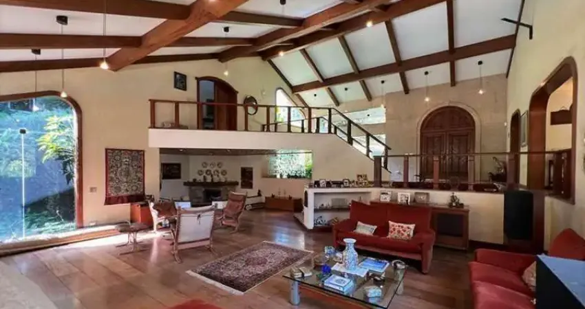 Sobrado à venda em cotia, parque silvino pereira, com 5 suítes, com 1200 m²