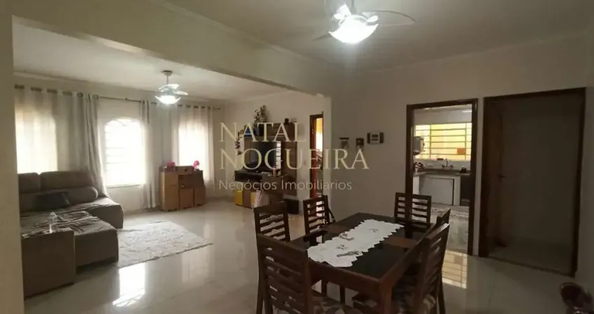 Casa térrea com 3 dormitórios sendo 1 suíte com piscina e churrasqueira no jardim miranda