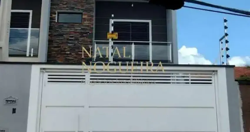 Casa sobrado novíssima com 3 dormitórios sendo 1 suíte no parque jambeiro