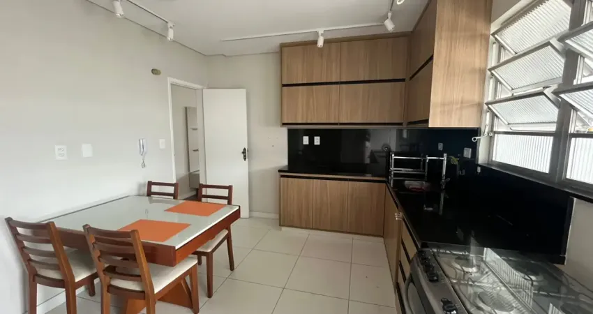 Imóvel mobiliado no campo grande com 2 dormitórios + dependência completa e vaga de garagem