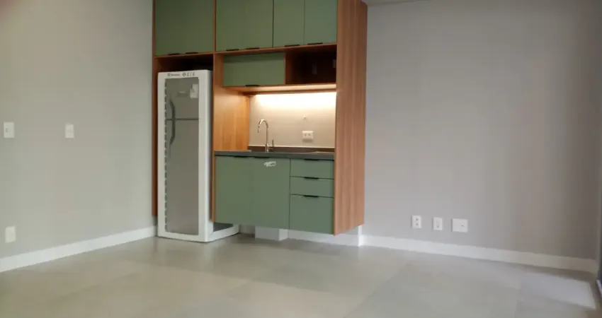 Lindo studio, decorado e equipado, móveis planejados, localizado na chácara klabin, bairro com excelente infraestrutura, valorização crescente, ótimo para morar ou investir.