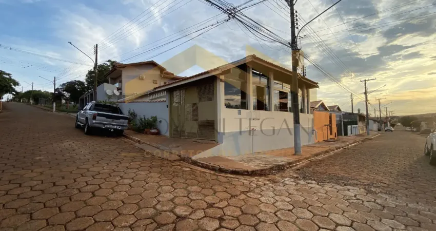 Casa em arandu-sp!  4 quartos, 2 cozinhas | varanda c/ vista | casa de esquina
