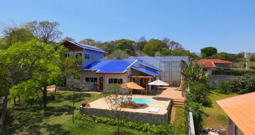 Casa em chácara 1000m² c/ piscina, placa solar e suíte master c/ vista | porteira fechada!