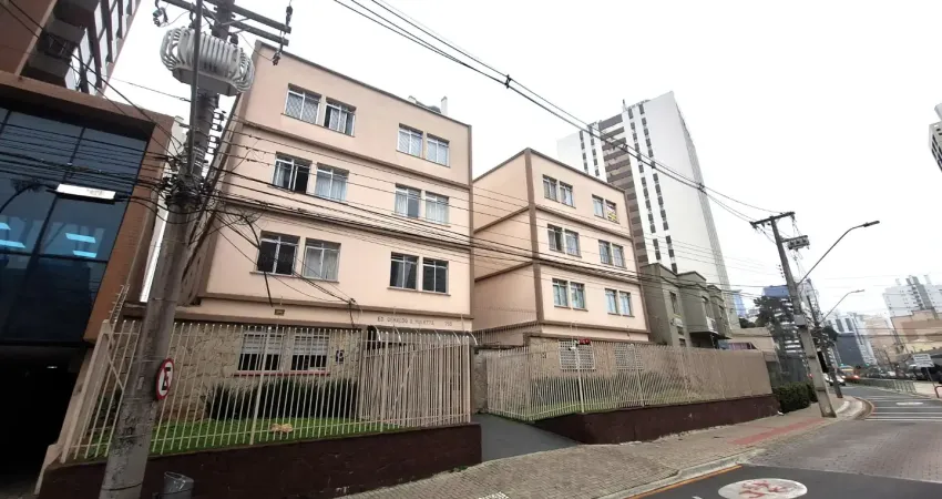 Excelente apartamento com 124m2 perfeito para retrofit do lado do clube curitibano no agua verde