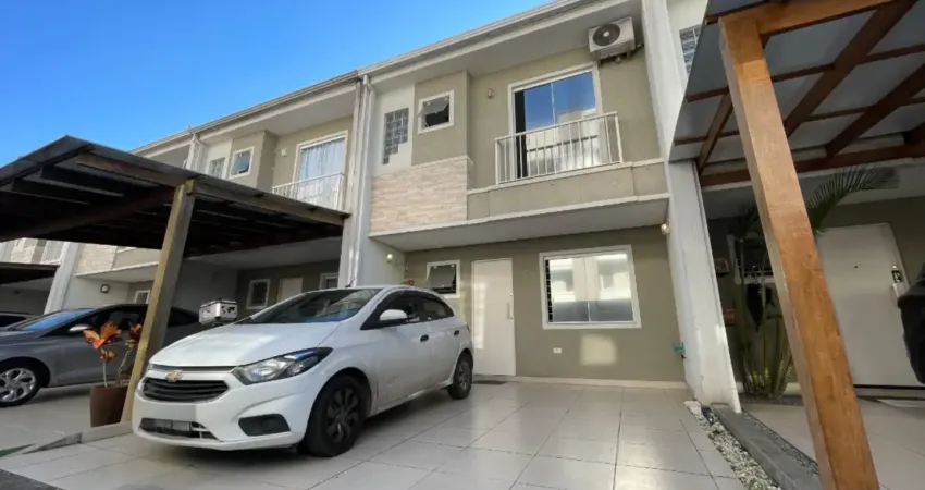 Sobrado com area gourmet, suite com sacada e banheira. comodos amplos