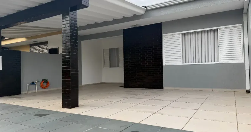 Casa terrea com 03 quartos sendo 01 suite em condominio fechado totalmente reformada