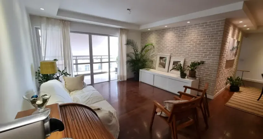 Apartamento reformado na tijuca - 150m² | 4 quartos (1 suíte) | 3 vagas | varanda espaçosa