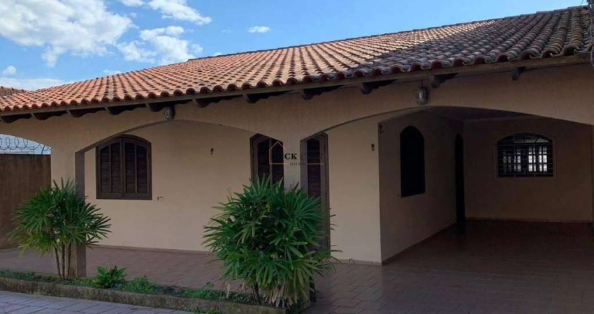 Casa me Matinhos com 300m², 2 dormitórios com garagem coberta para 4 carros - Centro - Matinhos - PR