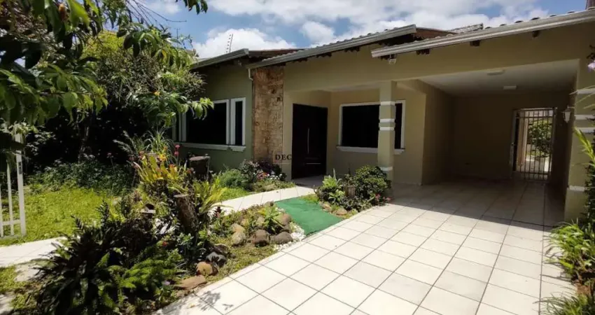 Casa em Paranaguá com 360m², 4 dormitórios ( sendo 1 suíte ) e 4 vagas - Vila Paranaguá - PR