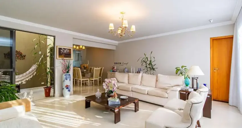 Casa diferenciada, em frente ao jardim botânico de curitiba com 340 m² de conforto e elegância -