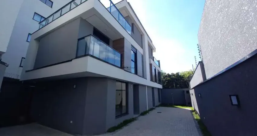 Sobrado triplex novo à venda, em condomínio fechado no bacacheri ao lado do parque