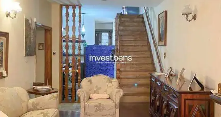 Casa ao lado da praça tirandentes em ouro preto, em frente ao hotel colonial.