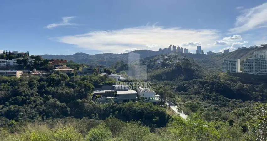 Terreno em condomínio fechado à venda na Rua Mares de Montanhas, Vale dos Cristais, Nova Lima